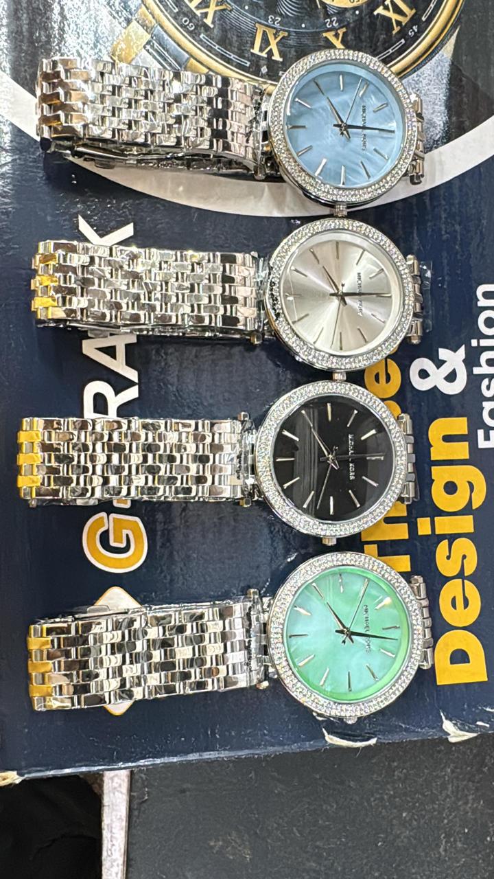 Michael Kors Slim Darci – Timeless Elegance for the Modern Woman