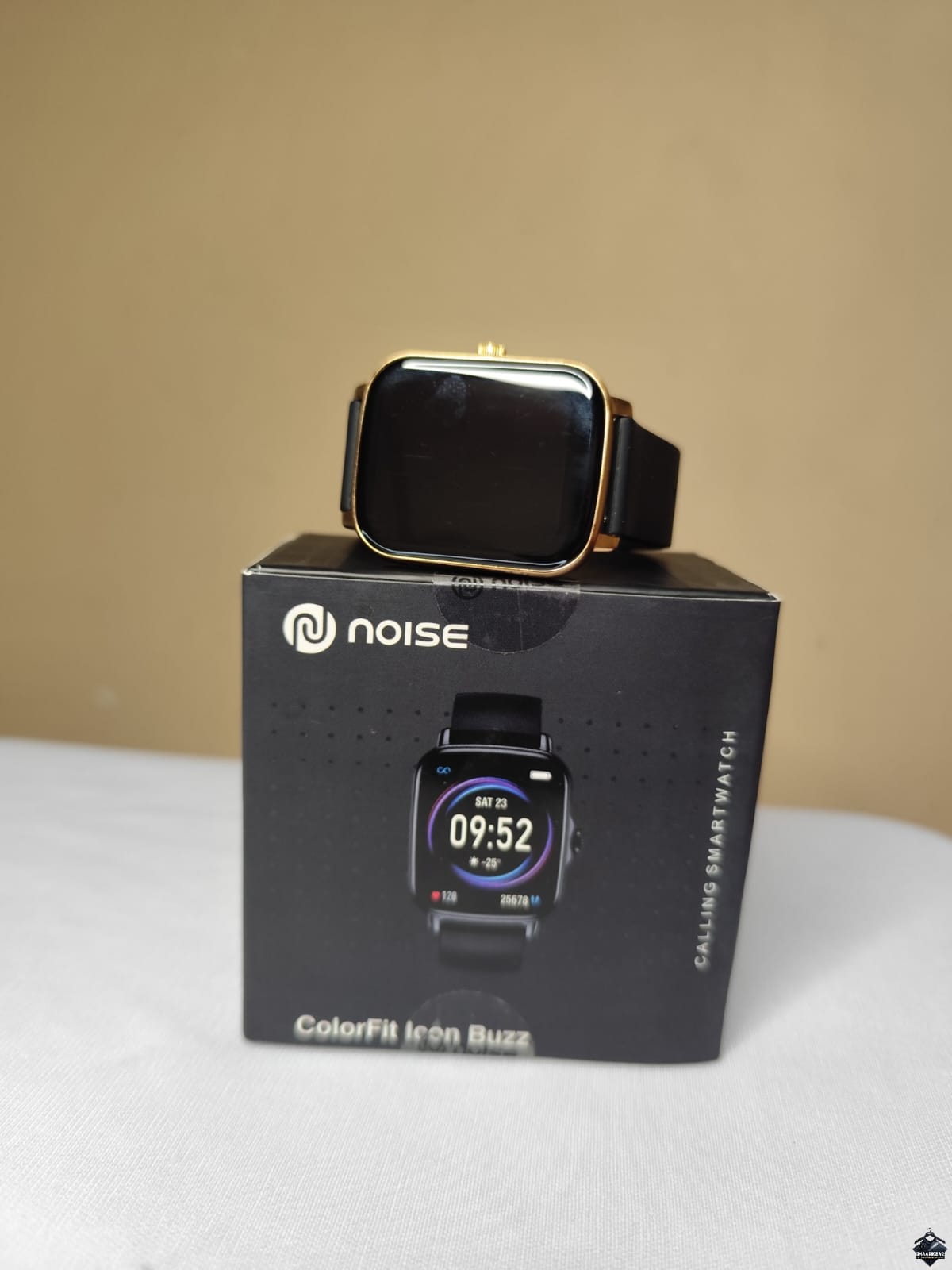 Noise ColorFit Icon Buzz Calling Smartwatch
