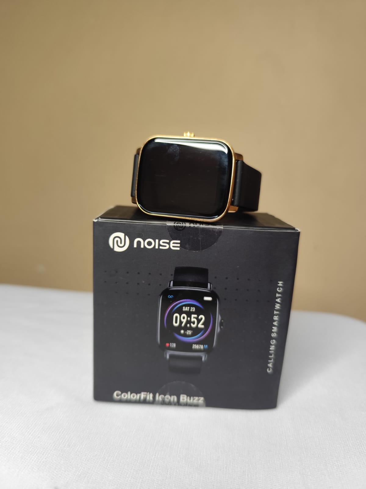 Noise ColorFit Icon Buzz Calling Smartwatch