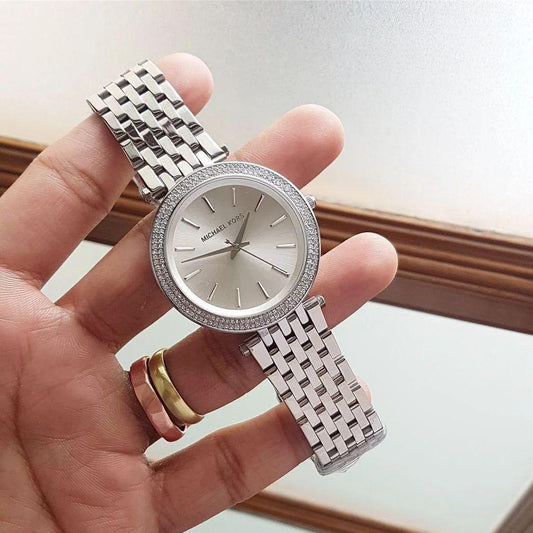 Michael Kors Slim Darci – Timeless Elegance for the Modern Woman