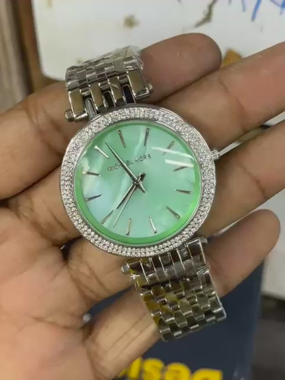 Michael Kors Slim Darci – Timeless Elegance for the Modern Woman